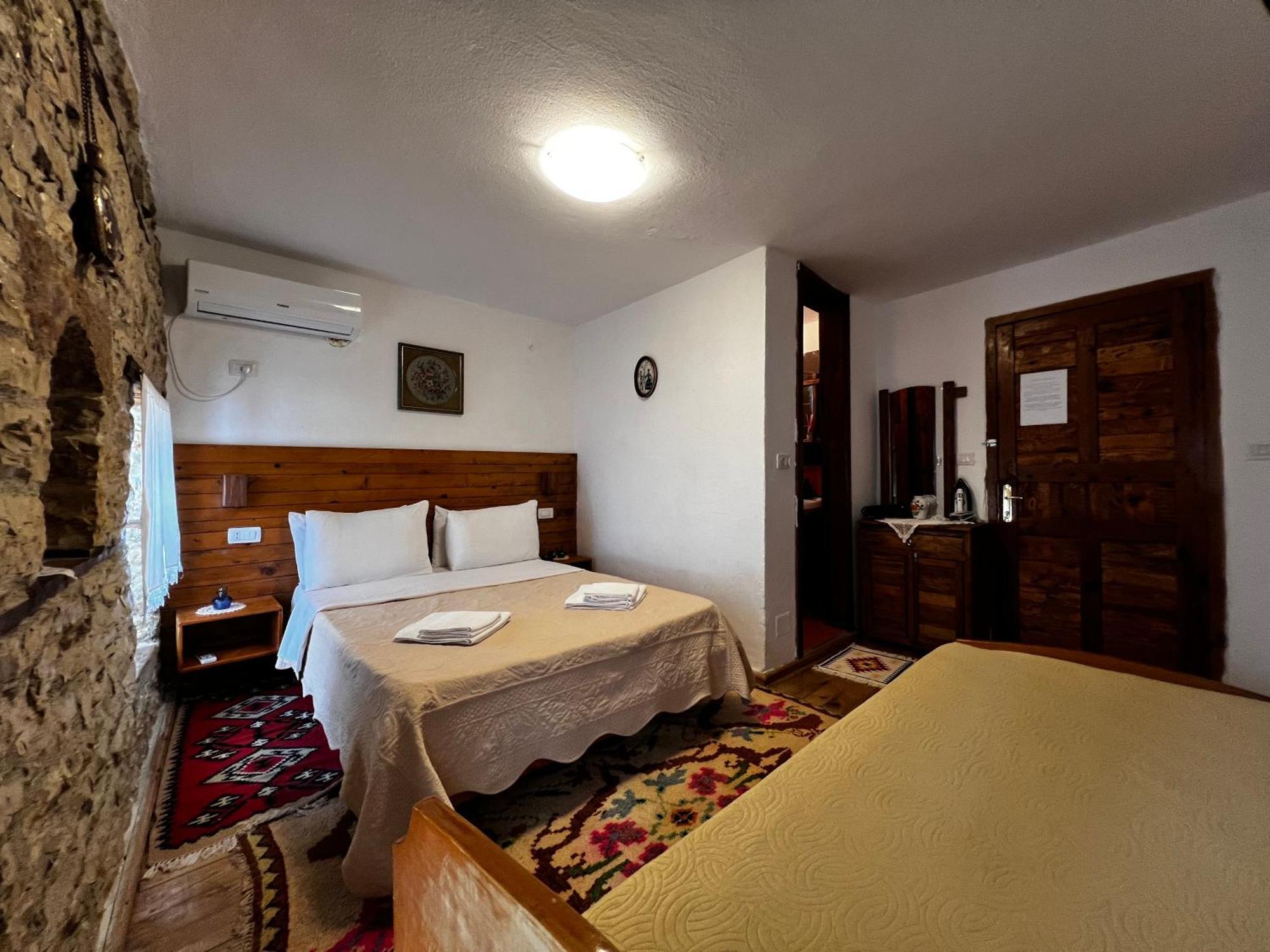 Guest House Salaria Гирокастра Экстерьер фото