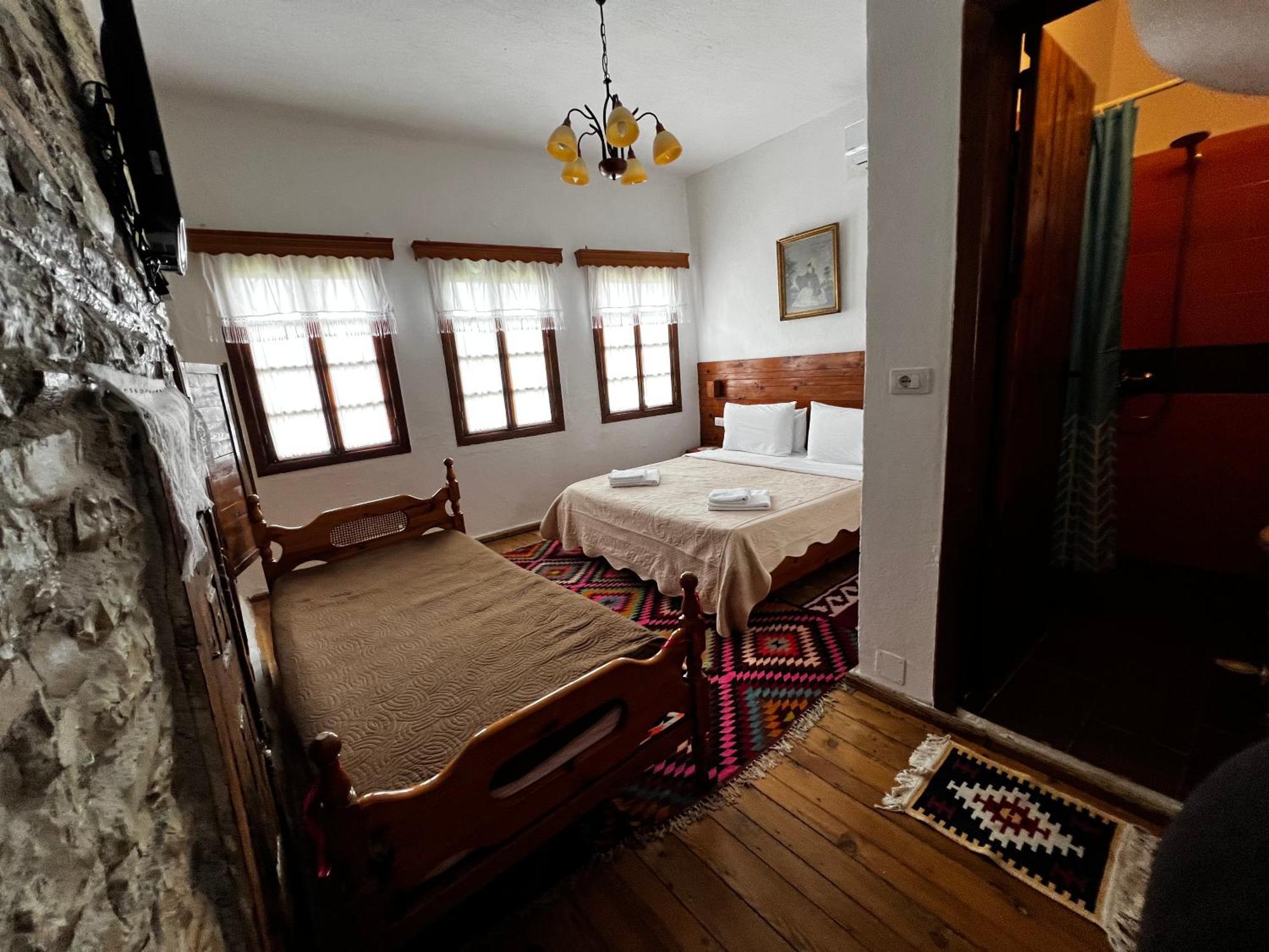 Guest House Salaria Гирокастра Экстерьер фото